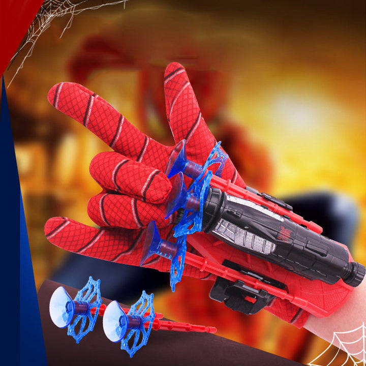 Barn leker med Spider-Man-tema myk leke bombekaster, fremmer fantasifull superhelt-lek.
