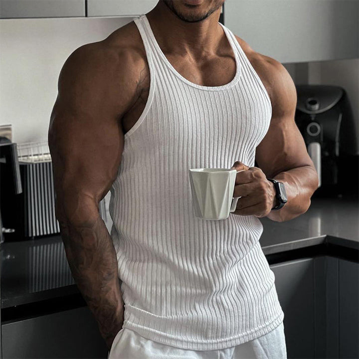 Menns lettvektige sportsvest i ensfarget design for trening og fritid.