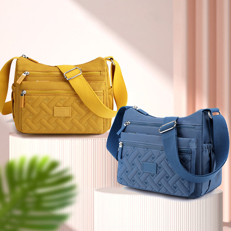 Praktisk flerroms messenger bag i slitesterk nylon, god organisering.