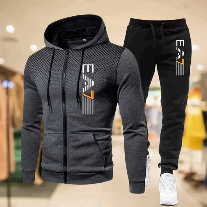 Elegant casual joggebuksesett for menn. Hettegenser med glidelås og komfortabel joggebukse for fritid.