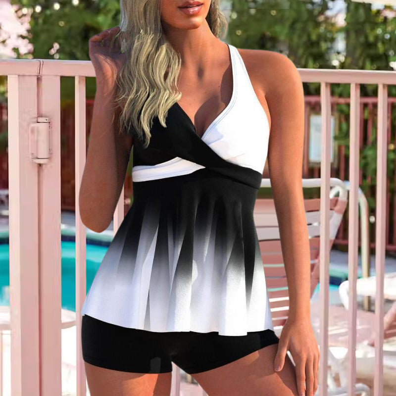 Komfortabel ermeløs gradient tankini for damer, ideelt badetøy med V-hals for sommer, strand og ferieklær.