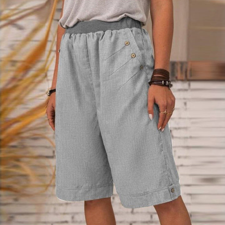 Dameshorts med rett passform for kvinner. Komfortabel og stilfull sommershorts, ideell for fritid og hverdag.