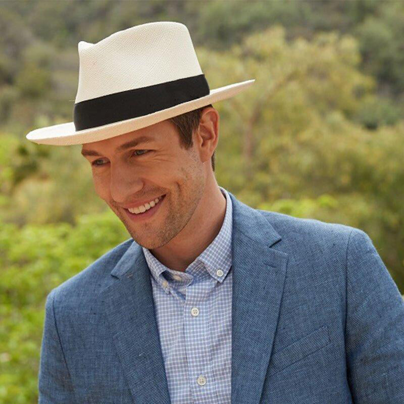 Unisex panama solhatt med UPF 50+ beskyttelse. Ideell for solrike dager og reiser.