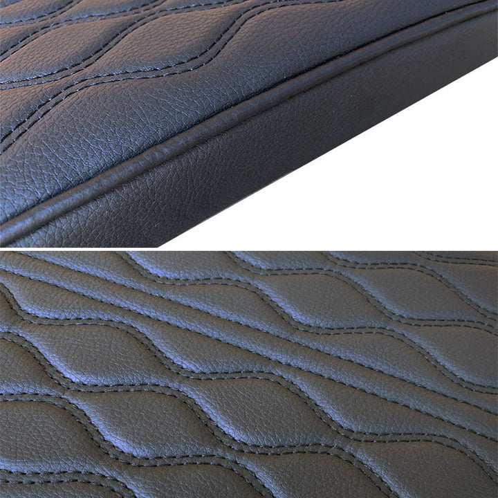 Luksuriøst armlene i sort mikrofiberskinn med memory foam, enkelt å montere på bilens konsoll.