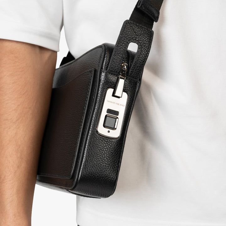 Dameveske mvb26 med diskret USB-C ladeport, sikrer enkel opplading av mobil på farten.