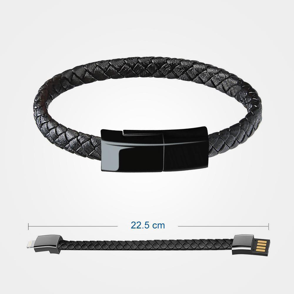 Detaljbilde av unisex armbånd med integrert ladekabel, klar til å lade mobiltelefon.