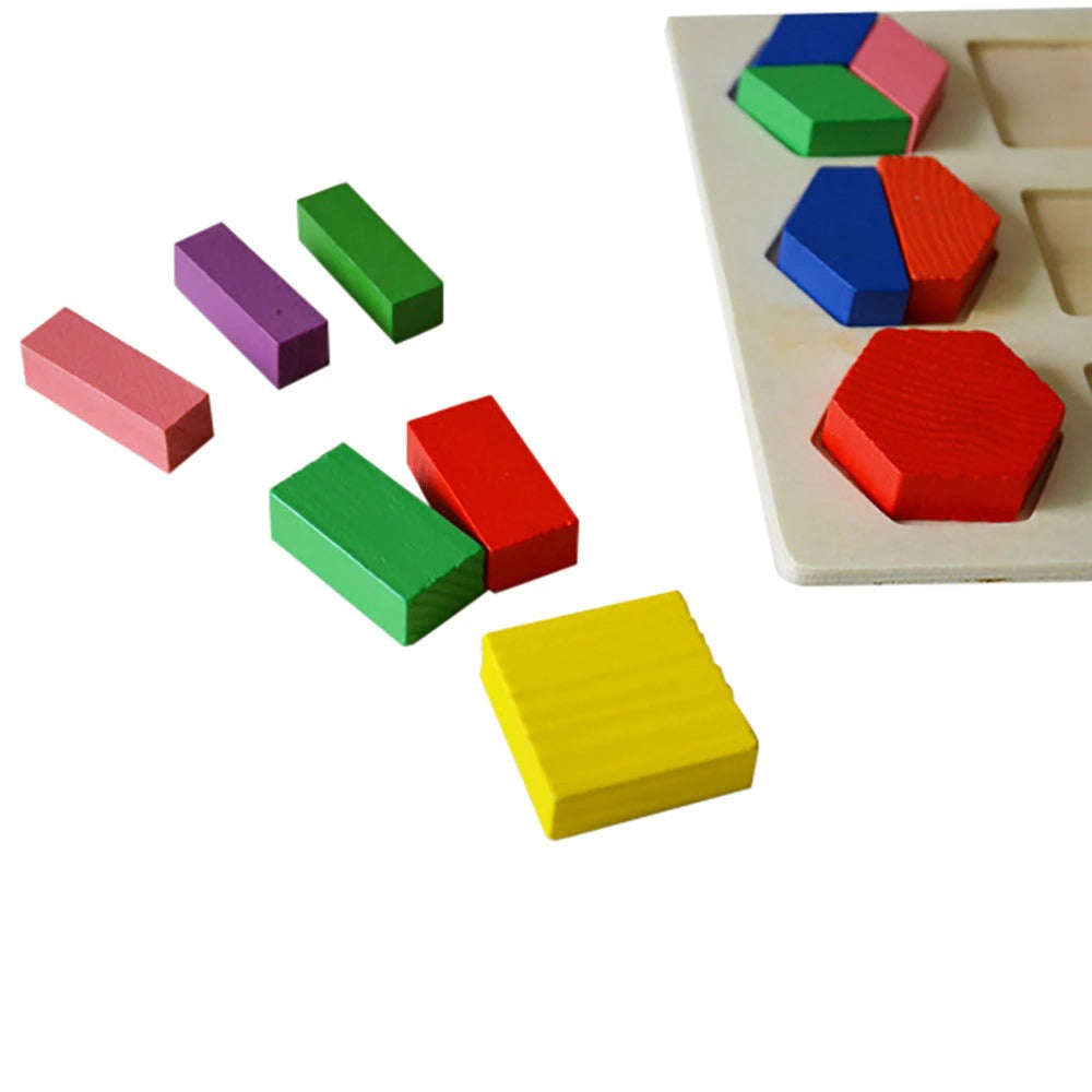 Barn bygger og utforsker med 3D trepuslespillet, stimulerer kreativitet og romlig bevissthet.