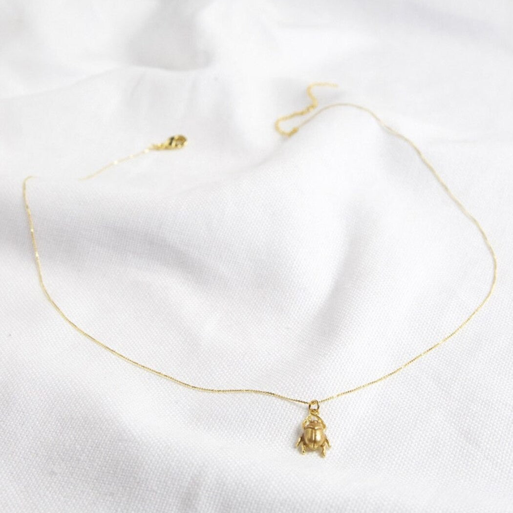 Glamorøst billeamulett halskjede for kvinner. Elegant statement smykke som løfter ethvert antrekk. Perfekt tilbehør.