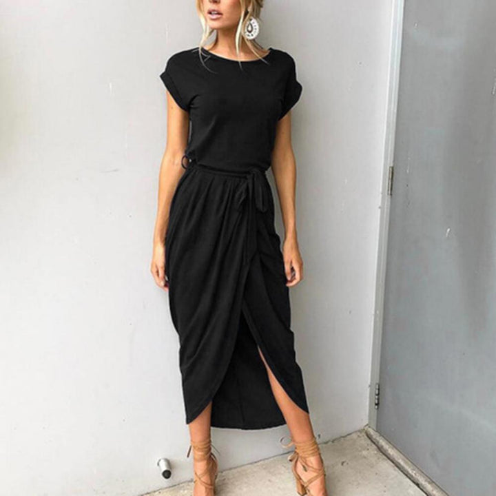 Svart maxikjole med V-hals og sidesplitt, en elegant sommerkjole for kvinner.