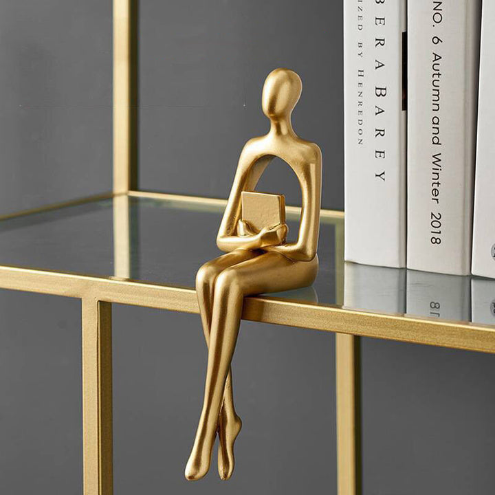 Luksuriøs gyllen tenker skulptur, abstrakt design for elegant hjemmedekor og interiør.