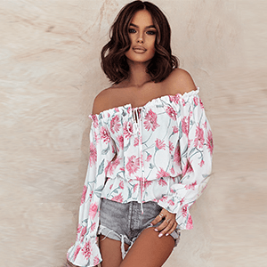 Mote off-shoulder festtopp for kvinner, blomstret mønster og stilige volanger. Trendy og elegant.
