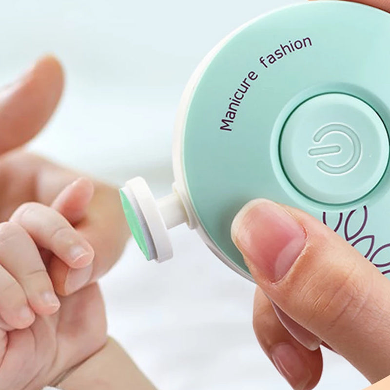 Kompakt og reisevennlig baby negletrimmer sett. Holder barnets negler velstelte overalt. Smart gave til foreldre.