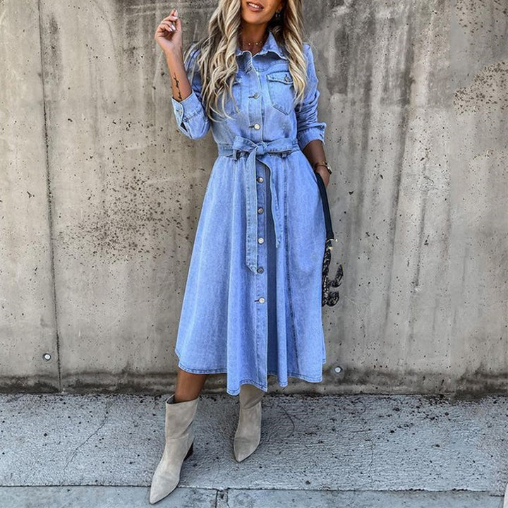 Kvinner denim midikjole med belte, langermet. Tidløs dongerikjole for vår og høst, perfekt hverdagskjole med lommer.