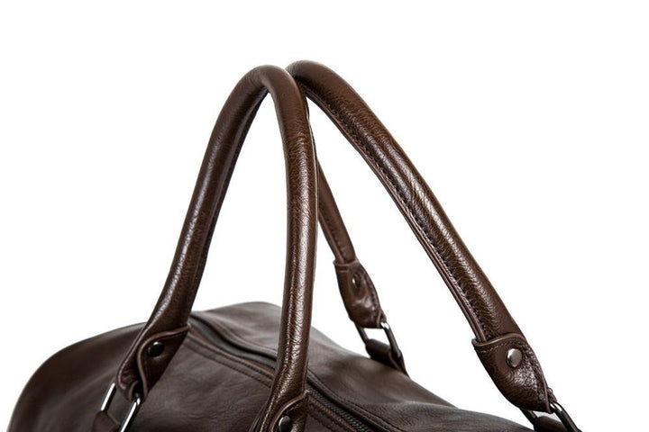 Svart PU-skinn weekendbag med solid bunn, en funksjonell og stilig reiseveske for menn.