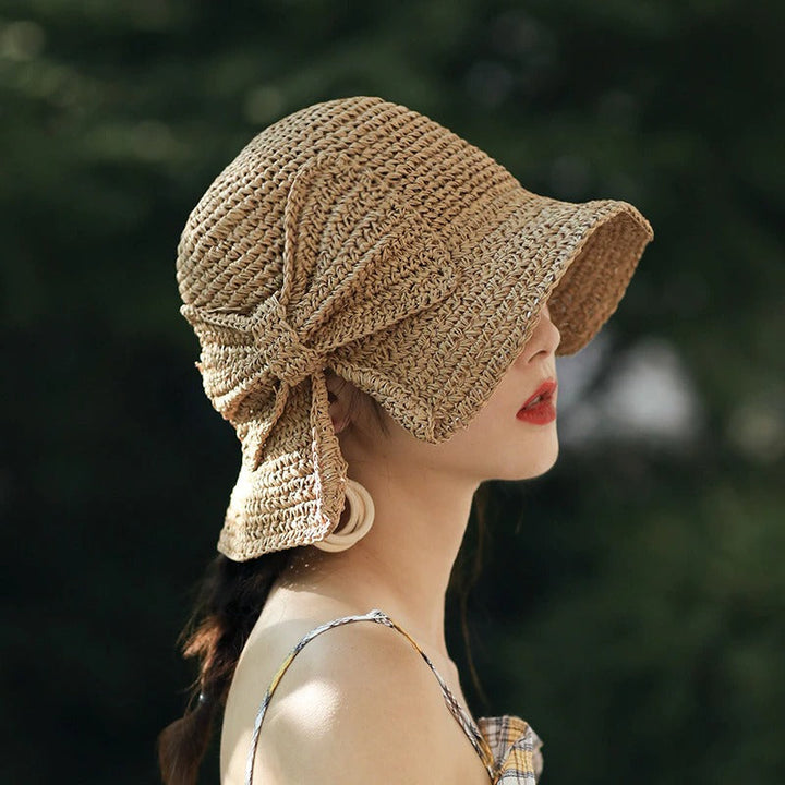 Klassisk dame sommerhatt med bred brem. Gir elegant stil og beskytter ansiktet mot skadelige solstråler.