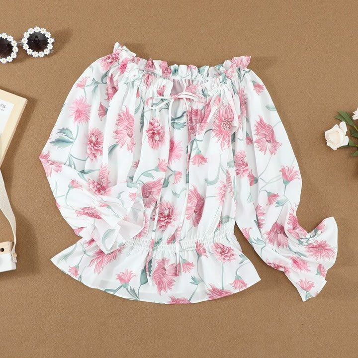 Fargerik blomstret off-shoulder bluse for kvinner, med volanger. Ideell for solrike dager og festtopp.