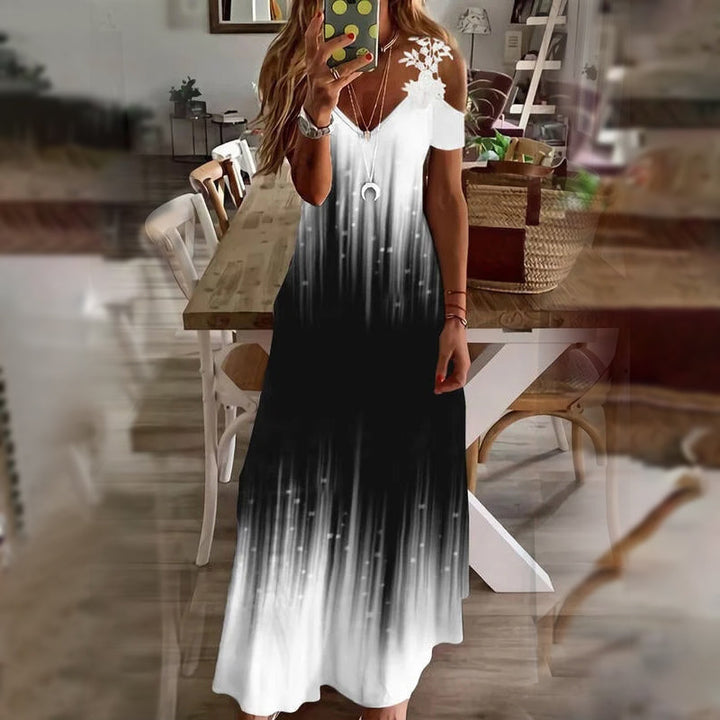 Kvinners kortermet maxikjole med elegante blondedetaljer, perfekt for sommer og vår. Komfortabel fritidskjole.