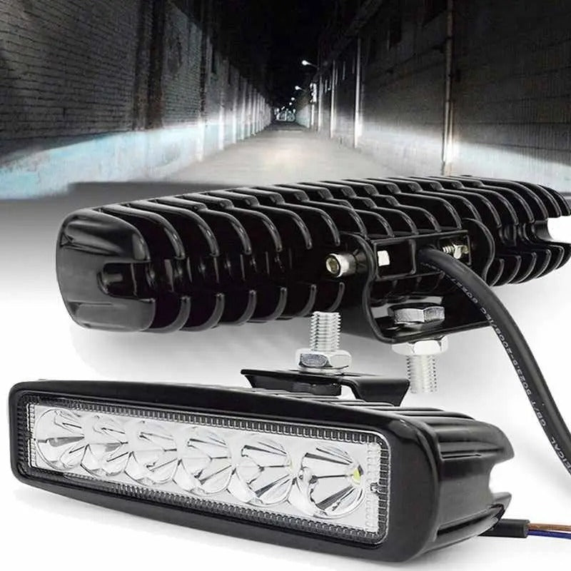 Kraftig LED arbeidslys for kjøretøy. Robust, vanntett design for offroad og utendørs bruk. Universal 12V/24V sikt.