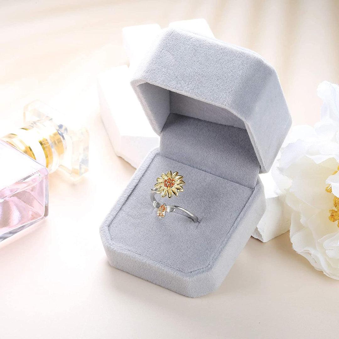 Nydelig solsikke angstring i kobber med cubic zirconia. Justerbar spinnerring for stresslindring, et unikt smykke.