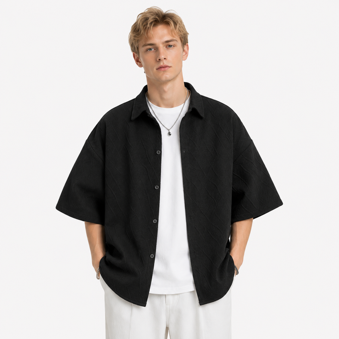 Menns kortermet krageskjorte i jacquard, tilbyr en avslappet og stilfull look for sommeren.