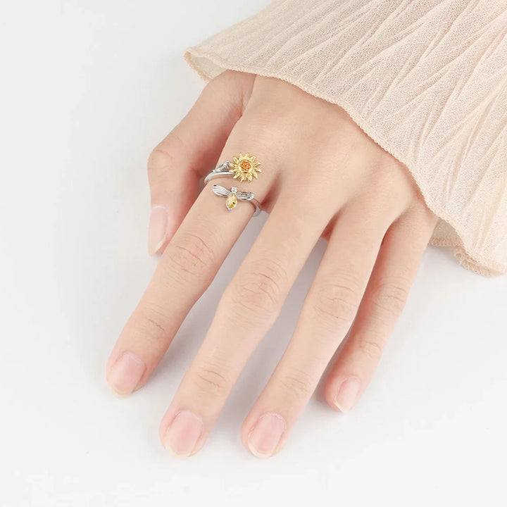 Kvinner solsikke angstring med spinner, justerbar for stresslindring. Kobber ring med CZ-detaljer, perfekt fidget smykke.