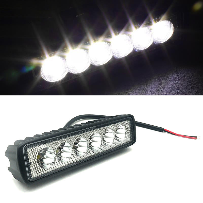 Robust og vanntett LED arbeidslys for kjøretøy. Solid konstruksjon for tøffe miljøer og 12V/24V drift.
