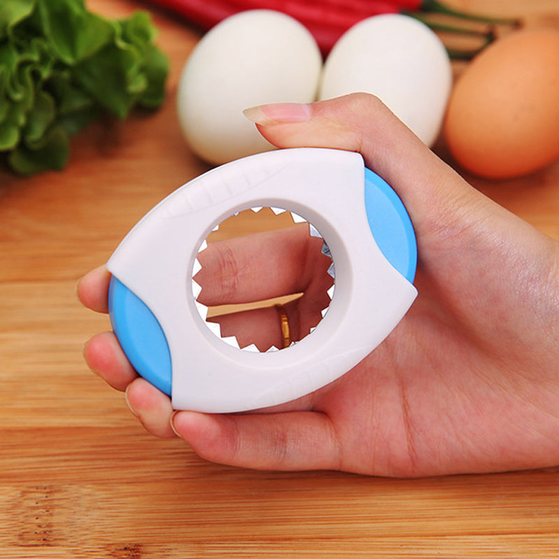 Elegant eggeåpner i rustfritt stål, holdbar og enkel å rengjøre. Moderne kjøkkenutstyr til egg.