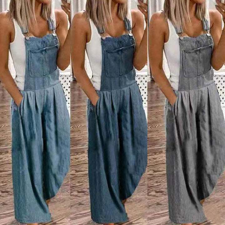 Komfortabel og stilig dongeri jumpsuit for kvinner, med brede ben. Ideell som casual hverdagsklær.