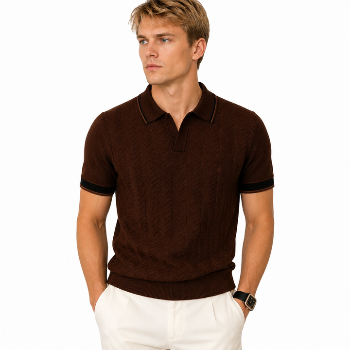 Herrepolo i strikket kortermet design. Ideell for en avslappet, men stilfull business casual look.