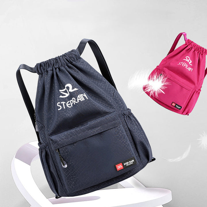 Praktisk reiseveske og sportssekk i ett; vanntett nylon, justerbar snøring, unisex.