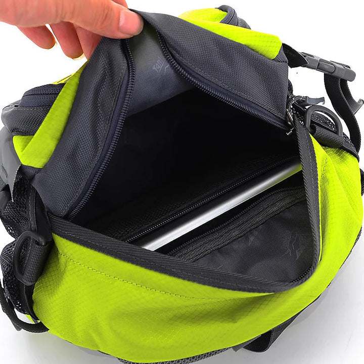 Sort nylon midjeveske, slitesterk og praktisk for unisex reise- og sportsbruk.