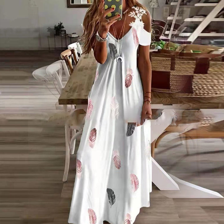 Elegant kvinners maxikjole med blondedetaljer, kortermet og lett melkesilke. Perfekt som casual sommerkjole.