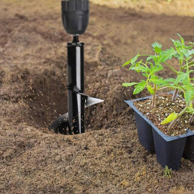 Robust hageskrue i stål, boremaskinvedlegg for effektiv planting og jordlufting i hagearbeid.