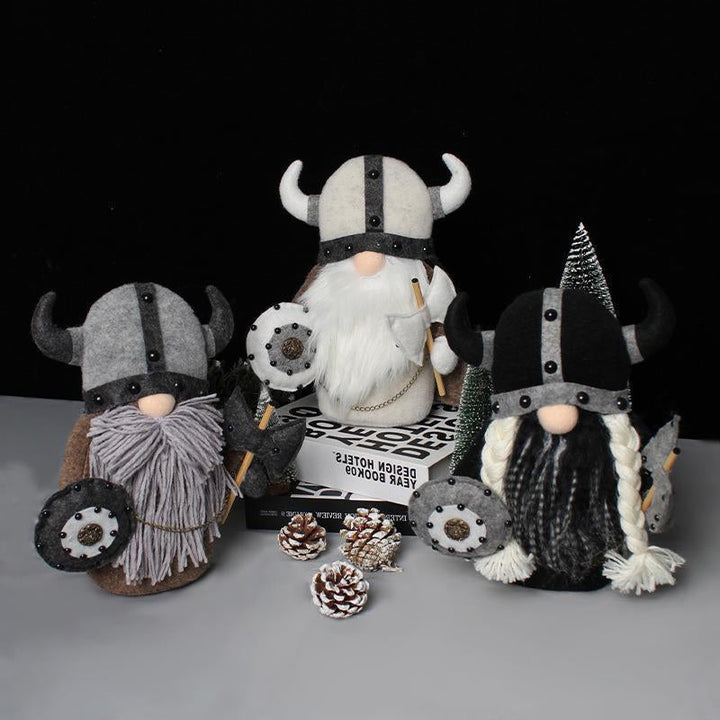 Robust kriger nissefigur i vikingstil, perfekt som beskytter og dekorasjon for hage eller innendørs bruk.