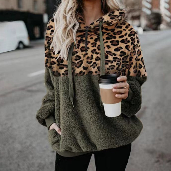 Høst/vinter hettegenser for kvinner, med trendy leopardmønster og komfortabel patchwork.