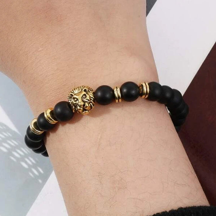 Meningsfull gave: Unisex løvearmbånd i onyx og stål, symboliserer styrke, mot og personlig vekst.