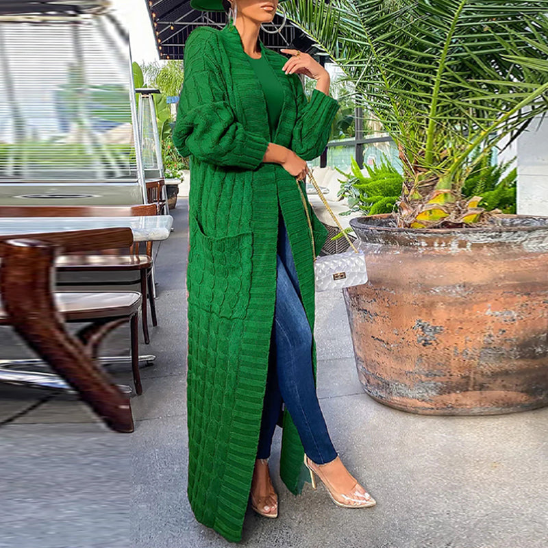 Elegant lang cardigan for kvinner. Varm, avslappet strikket genserjakke i høst- og vintermote.