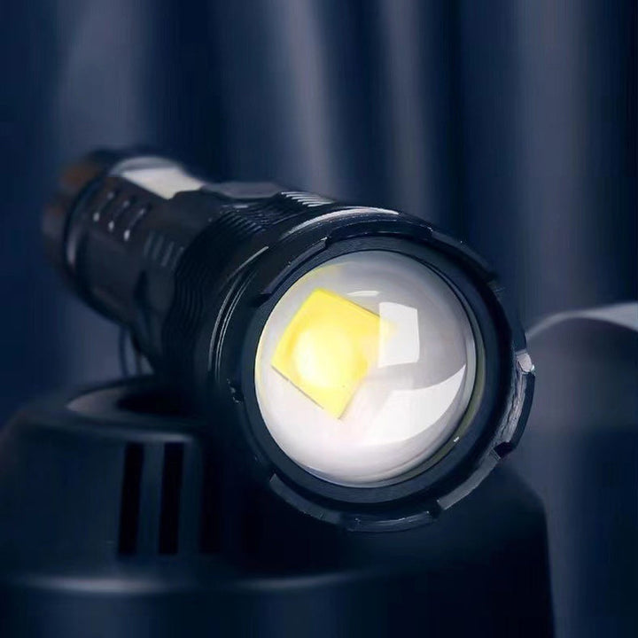 Premium hvit laserlykt, ultralys og langtrekkende for allsidig utelys og turutstyr.
