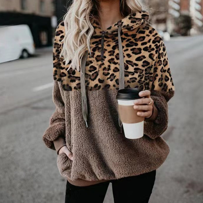 Casual langermet leopard hettegenser for kvinner, et trendy plagg for alle anledninger.
