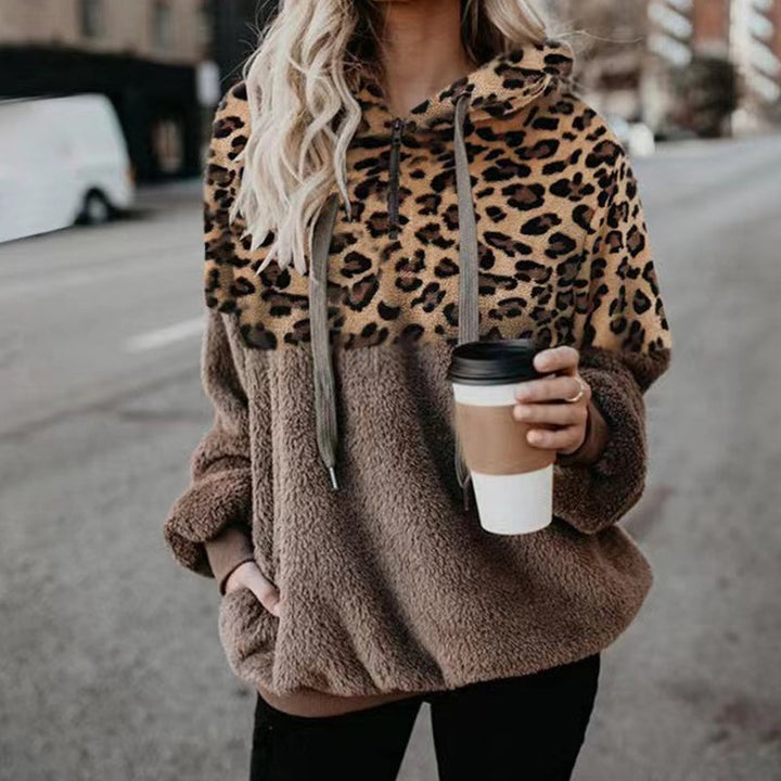 Casual langermet leopard hettegenser for kvinner, et trendy plagg for alle anledninger.