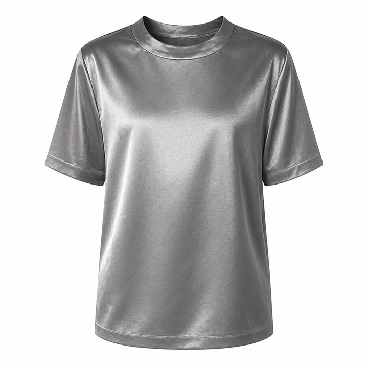 Stilig herre t-skjorte med glans. Løs passform for en trendy og casual look.
