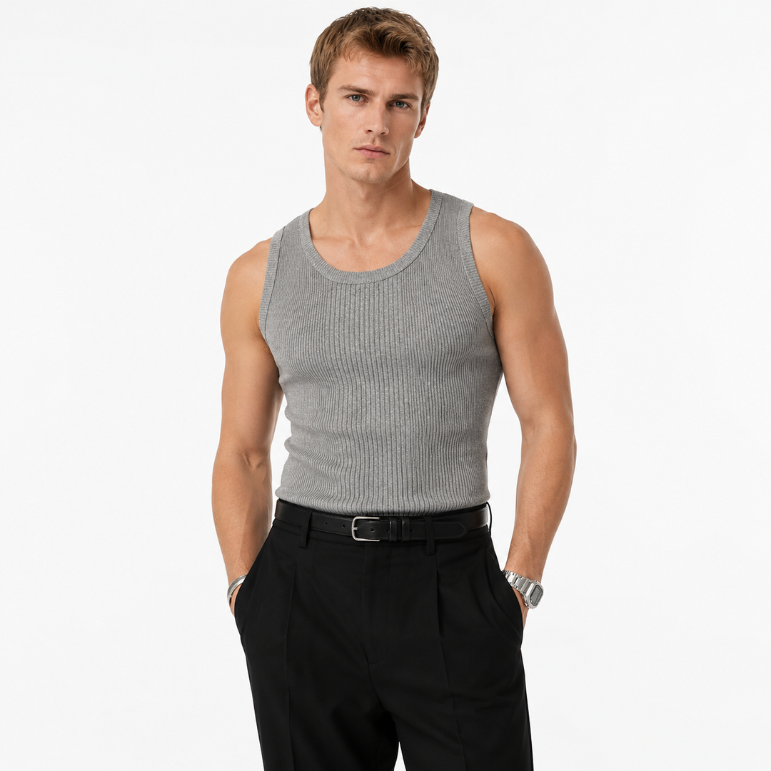 Slim fit treningsvest for menn. Elastisk tank top for gym, løping og fitness. Behagelig gymklær.