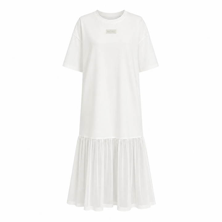 Stilfull sommer midikjole for kvinner, viser flytende chiffon og behagelig løs passform. Ideell for fest og hverdag.