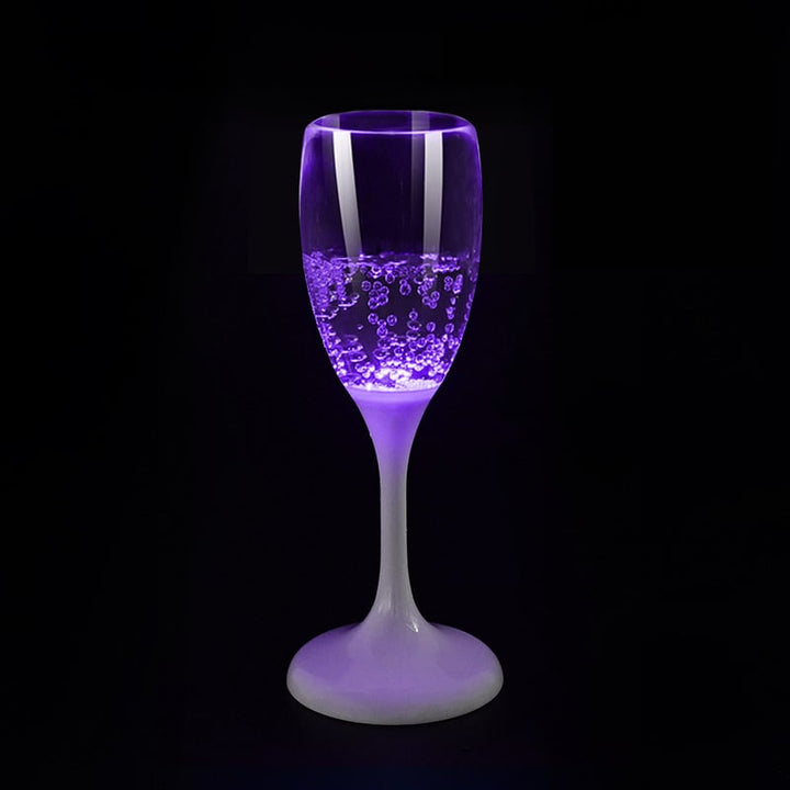 Lysende glass, ideelt for champagne og andre festlige drinker. Allsidig barutstyr.