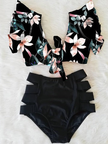 Nærbilde av detaljert blomstret mønster på fargerik damebikini, høykvalitets badetøy for kvinner.