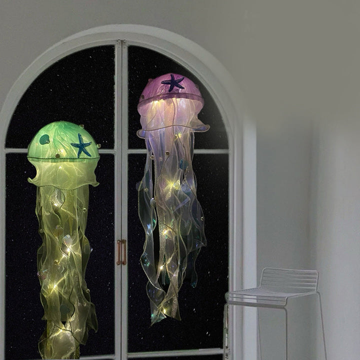 Beroligende manetlampe. Gjør ethvert rom til en undervannsverden med stemningsfullt lys.