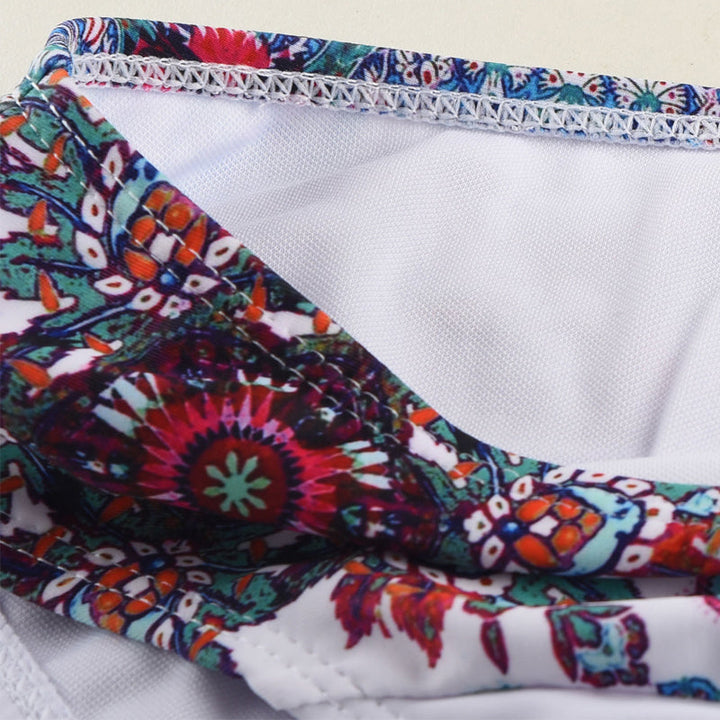 Komfortabelt blomstret bikinisett i slitesterk kvalitet, perfekt for aktive dager.