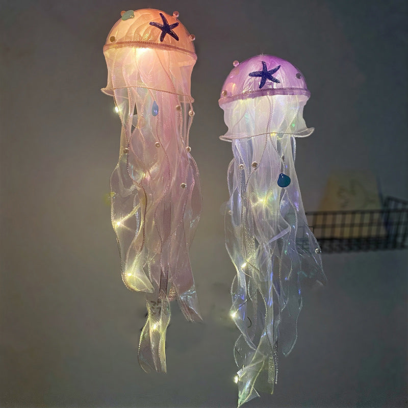 Realistisk manetlampe med beroligende fargeskiftende lys. Flott hjemmedekor for avslapning.