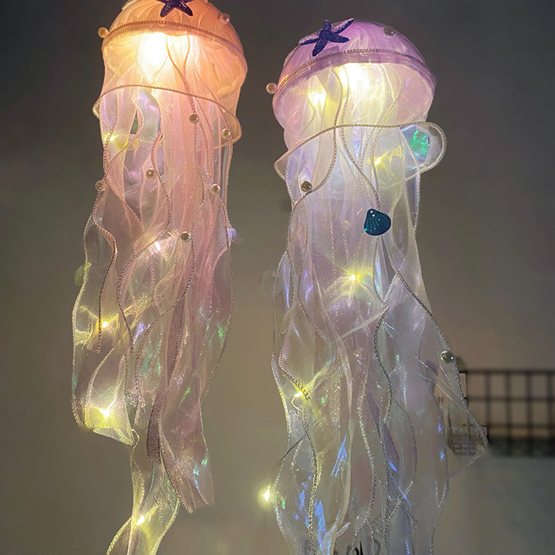 Moderne manetlampe for hjemmet. Et sjarmerende undervannstema og vakkert stemningslys.