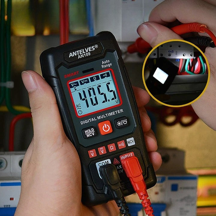 Profesjonelt digitalt multimeter for elektrikere og DIY-entusiaster; måler spenning, strøm og motstand.